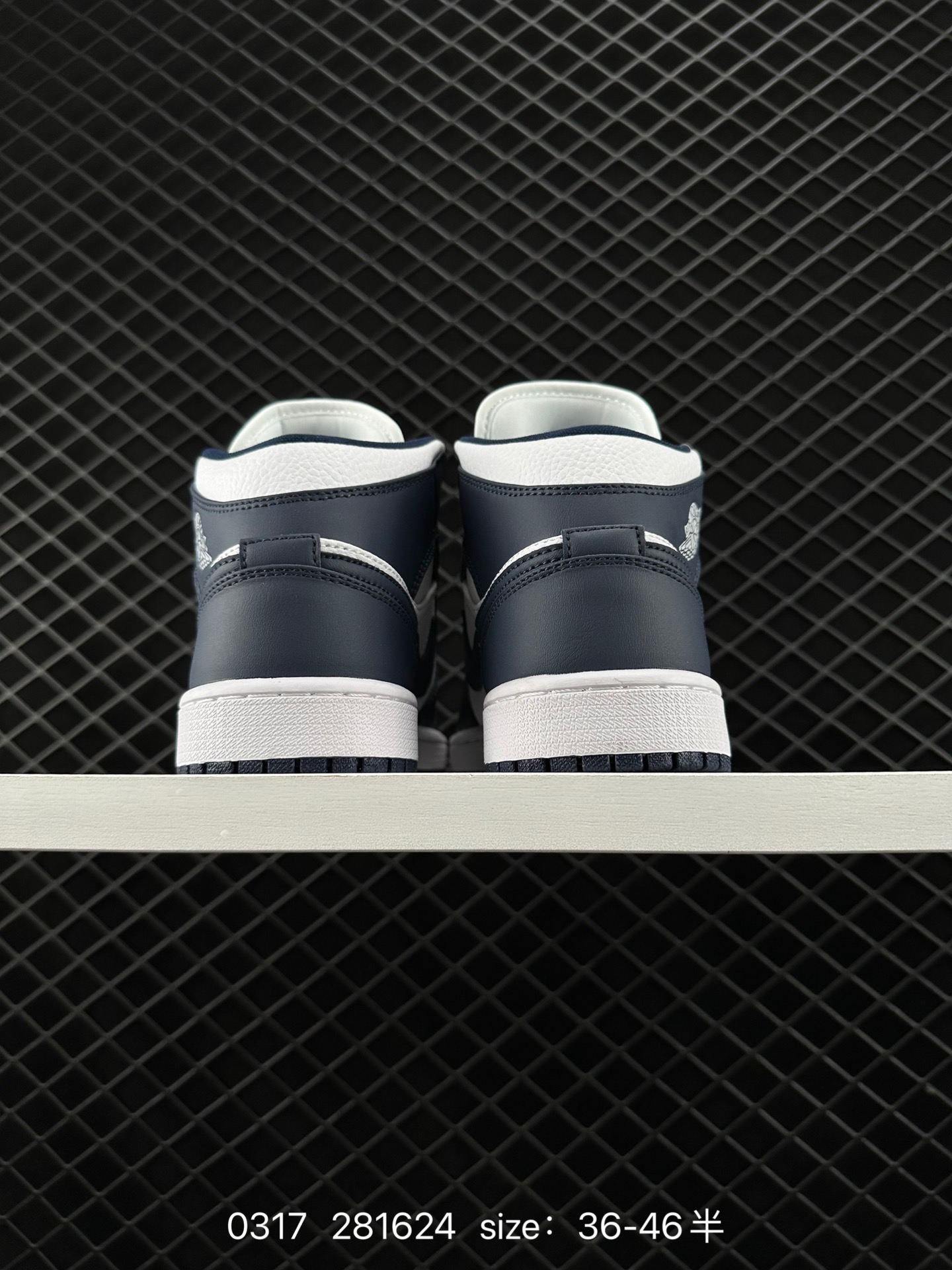 （NIKE）AIR JORDAN 1 MID